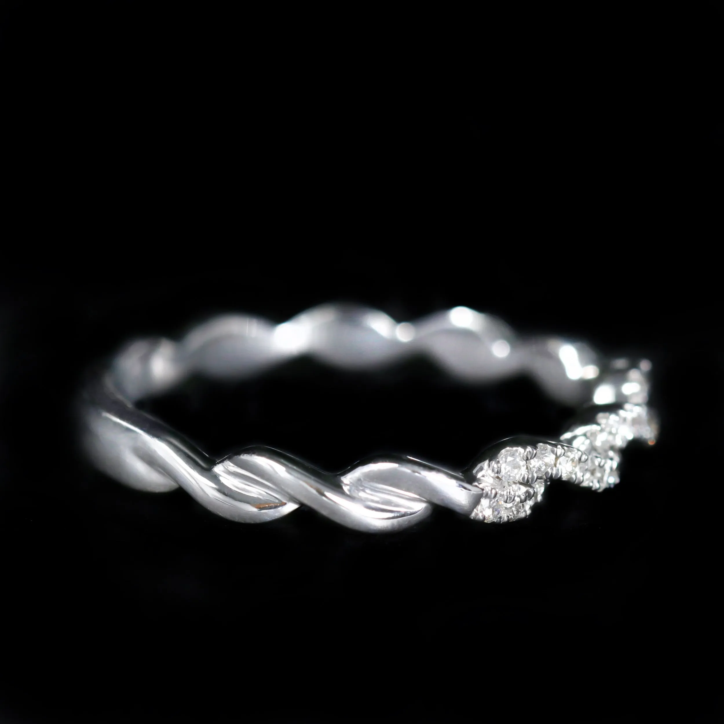 14K White Gold 0.25 CTW Diamond Twist Band